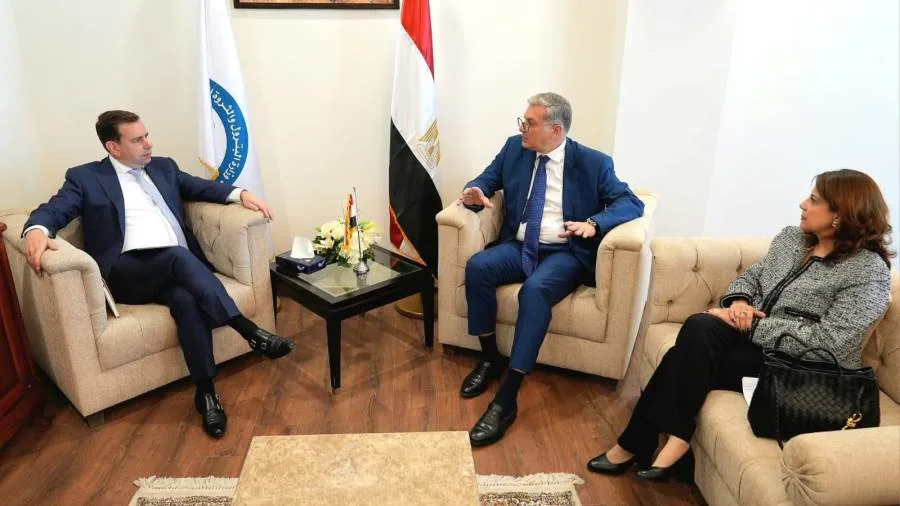 وزير البترول والثروة المعدنية يرحب بوفد رفيع من شركة شل العالمية