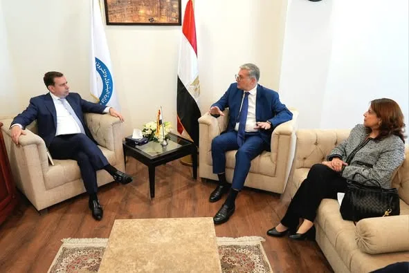 وزير البترول يناقش مع شركة شل توسيعات الغاز في غرب الدلتا وتعاون لنقل إنتاج حقل أفروديت القبرصي إلى مصر