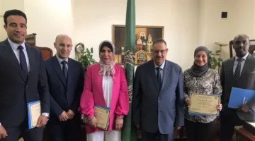 السفير الذوادي يوزع شهادات المشاركة في ورشة عمل عن “أسس الدبلوماسية”