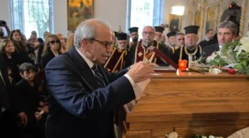 لبنان يكرّم الفنان الراحل زياد الرحباني بمنحه وسام الأرز الوطني