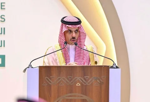 وزير الخارجية السعودي يصل إلى نيويورك للمشاركة في مؤتمر “حل الدولتين” الذي سينعقد في مقر الأمم المتحدة.. فرنسا تؤكد أن “لا خيار آخر” سوى حل الدولتين بين إسرائيل وفلسطين.