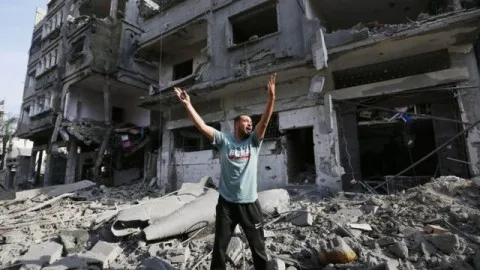 حماس: تقرير “بتسيلم” يثبت أن إسرائيل ترتكب إبادة جماعية كاملة ضد الفلسطينيين في غزة سعيًا لتفكيك المجتمع وتهجير السكان قسريًا.