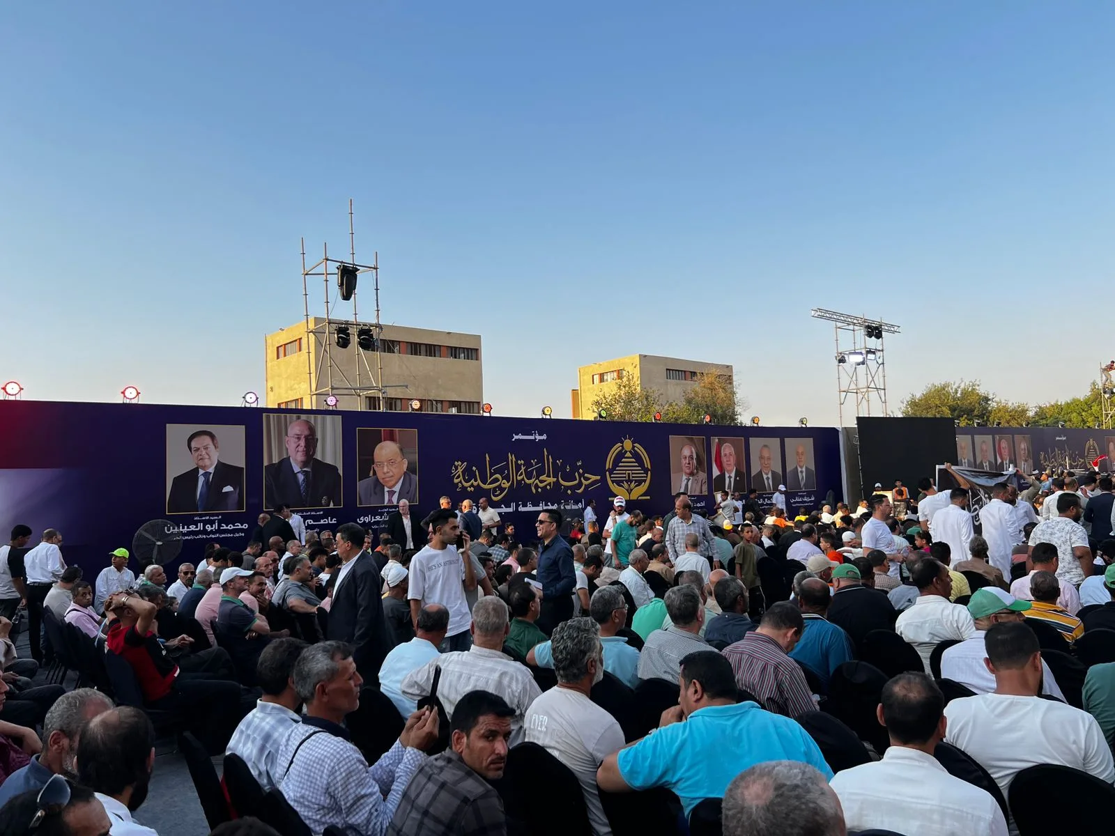 تجمع جماهيري للتأييد والولاء للقيادة السياسية بمؤتمر الجبهة الوطنية في الجيزة تحت رايات مصر تجمع جماهيري للتأييد والولاء للقيادة السياسية بمؤتمر الجبهة الوطنية في الجيزة تحت رايات مصر