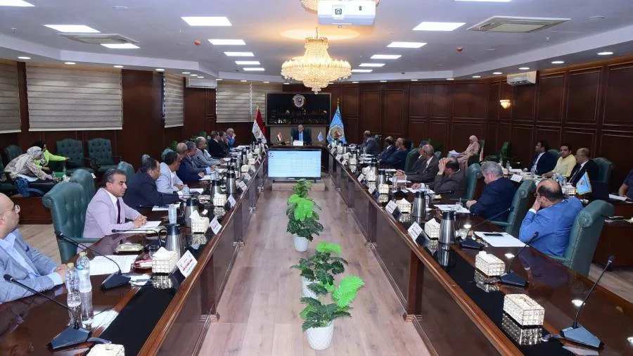مجلس جامعة سوهاج يقرر إعفاء أبناء الشهداء والمصابين من رسوم التعليم.