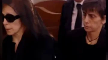 باقة من الزهور ورسالة موجزة.. فيروز تودع زياد الرحباني على أنغام “سألوني الناس”
