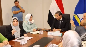 محافظ دمياط يترأس اجتماعًا لبحث آخر التطورات في نظام التأمين الصحي الشامل