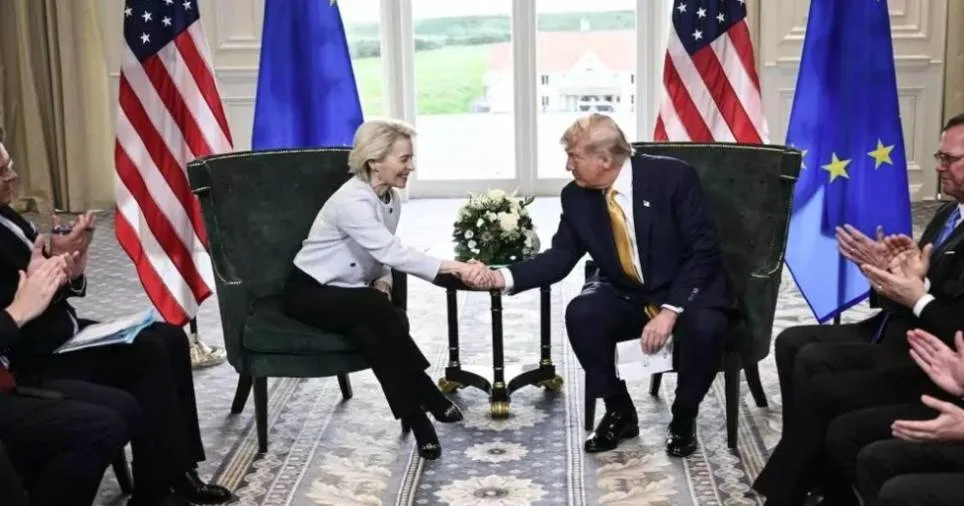 عاجل.. “الديك” يحتج على “الكاوبويعاجل.. “الديك” يعبر عن معارضته لـ “الكاوبوي” بسبب اتفاق التجارة مع الاتحاد الأوروبي.