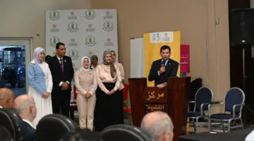 وزير الشباب والرياضة ومحافظ القاهرة يشاركان في جلسة حوارية نظمها اتحاد شباب العمال