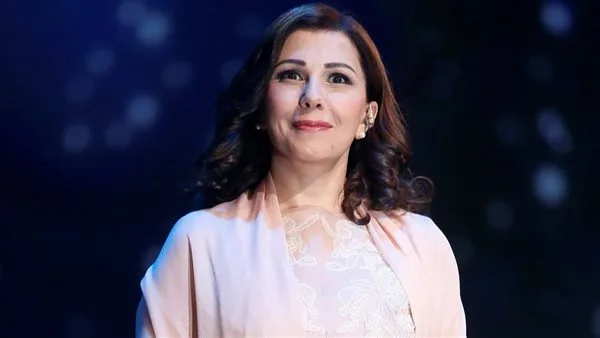 ماجدة الرومي تجلس على الأرض لتعزية فيروز: لحظة مؤثرة في عزاء زياد الرحباني ماجدة الرومي تجلس على الأرض لتعزية فيروز: لحظة مؤثرة في عزاء زياد الرحباني
