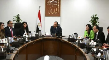 رئيس الوزراء يعرض الإجراءات اللازمة لإنشاء وحدة مركزية لتسجيل الشركات التي تملكها الدولة.