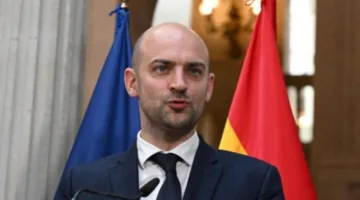 فرنسا: “لا خيار آخر” لحل النزاع الفلسطيني-الإسرائيلي سوى حل الدولتين، ويجب تطوير خطة لإنهاء حرب غزة.. انتقادات واشنطن الحادة.