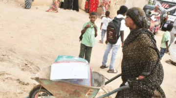 مركز الملك سلمان يقدم (1,000) سلة غذائية في منطقة القطينة بالسودان