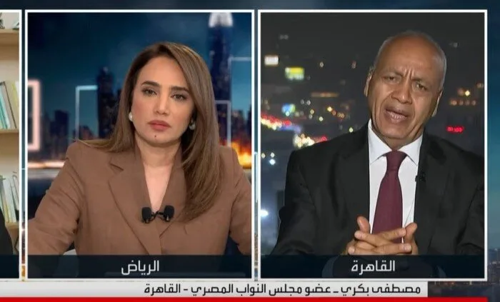 مصطفى بكري لـ «العربية»: من ينادون بالتظاهر أمام السفارات المصرية يتعاونون مع إسرائيل ضد مصر.