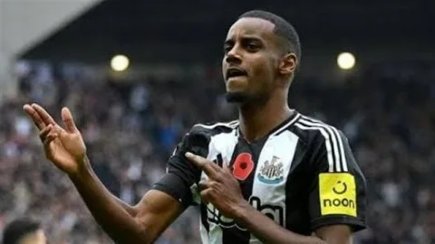 بـ 200 مليون دولار.. ليفربول يعد عرضًا مذهلاً للتعاقد مع إيزاك بـ 200 مليون دولار.. ليفربول يعد عرضًا مذهلاً للتعاقد مع إيزاك