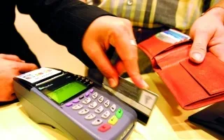 بنك محلي يرفع تكاليف استخدام بطاقات “الخصم المباشر” دولياً