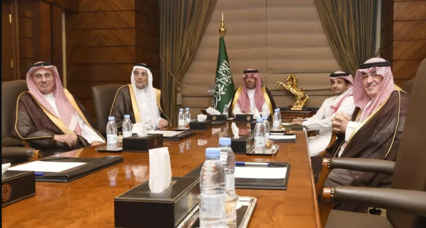 محافظ جدة يستعرض تقرير النسخة الرابعة من مبادرة “عينك على البحر”