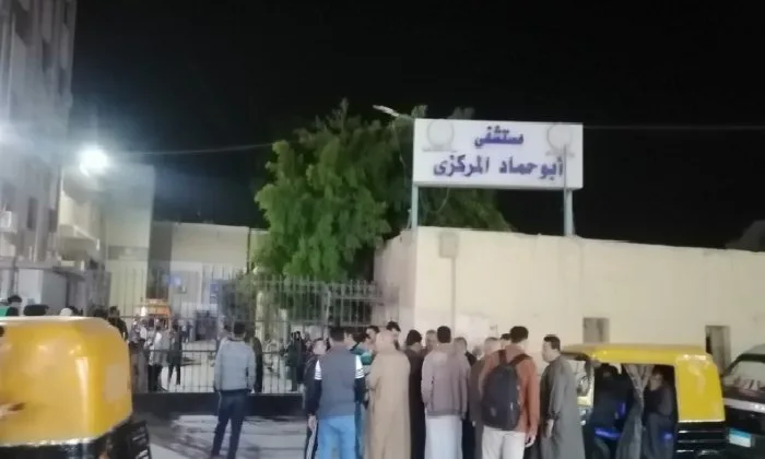 اعتداء عائلة مريض يتسبب في إصابة طبيب بمستشفى أبو حماد المركزي بالشرقية اعتداء عائلة مريض يتسبب في إصابة طبيب بمستشفى أبو حماد المركزي بالشرقية