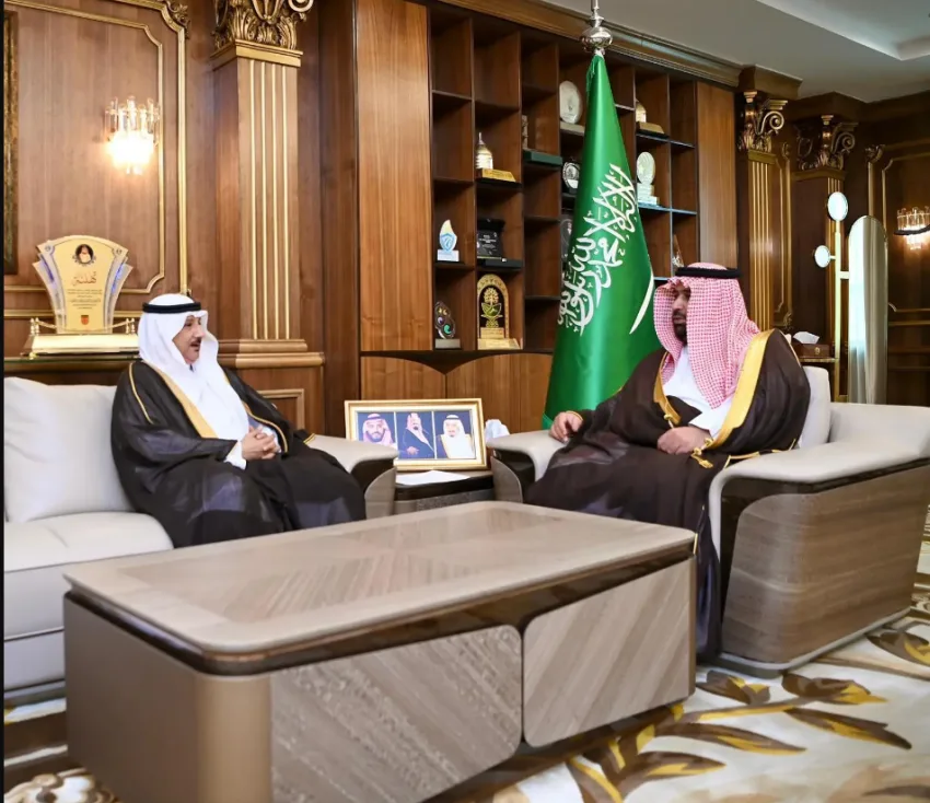 أمير جازان يستقبل مدير مركز الإنتاج الإعلامي بالمنطقة ويشدد على أهمية الإعلام. أمير جازان يستقبل مدير مركز الإنتاج الإعلامي بالمنطقة ويشدد على أهمية الإعلام.