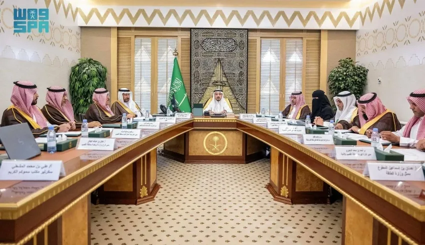 أمير القصيم يترأس اجتماعًا لمراجعة آخر تطورات ميدان ريمات للهجن