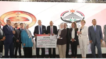 حزب الجبهة الوطنية يمنح الطالبة مريم محمد منحة دراسية و50 ألف جنيه تكريمًا لتفوقها في الثانوية العامة