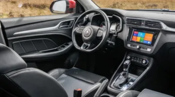 من الأفضل: إم جي ZS أم جيتور X70 بلس 2025؟