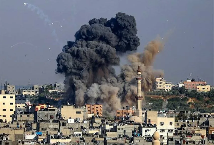 استشهاد العشرات من الفلسطينيين جراء الغارات الإسرائيلية استشهاد العشرات من الفلسطينيين جراء الغارات الإسرائيلية