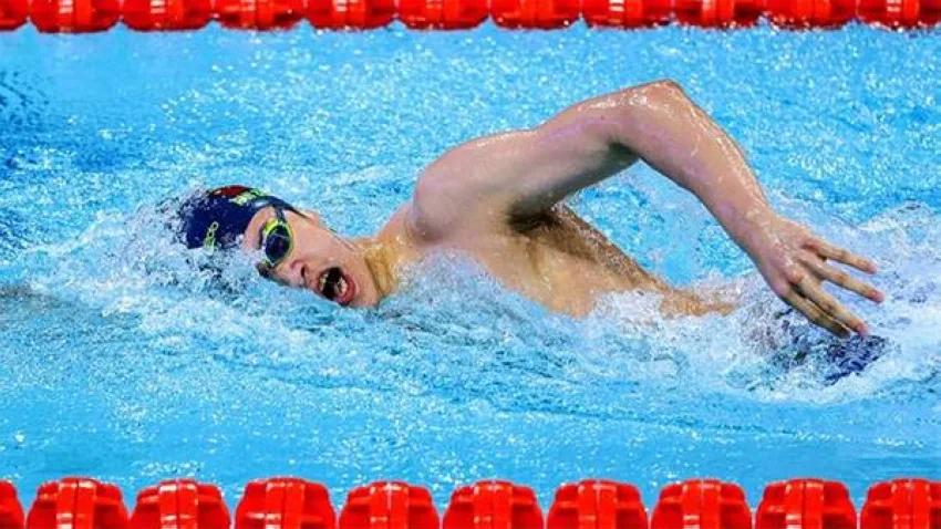 مفاجأة.. بطل أولمبياد 2024 يغادر بطولة العالم للسباحة