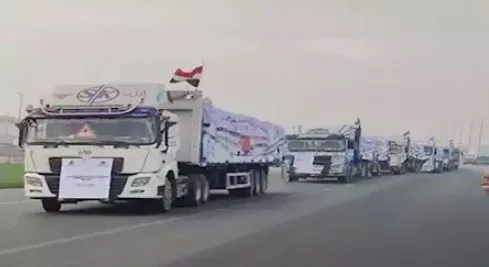 مئات الأطنان من المساعدات تصل إلى غزة عبر رفح: خمس قوافل من الشاحنات تنتقل إلى المنطقة (فيديو) مئات الأطنان من المساعدات تصل إلى غزة عبر رفح: خمس قوافل من الشاحنات تنتقل إلى المنطقة (فيديو)