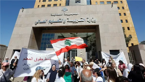 المدرسون يطالبون بزيادة الرواتب 65 مرة المدرسون يطالبون بزيادة الرواتب 65 مرة