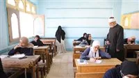 طلاب الصفين الأول والثاني الثانوي الأزهري يخوضون امتحانات اللغة الفرنسية والنحو والأدب اليوم في الدور الثاني.
