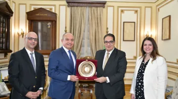 رئيس جامعة القاهرة يثني على العلاقات القوية بين مصر والأردن ويؤكد دعم الطلاب الدوليين.