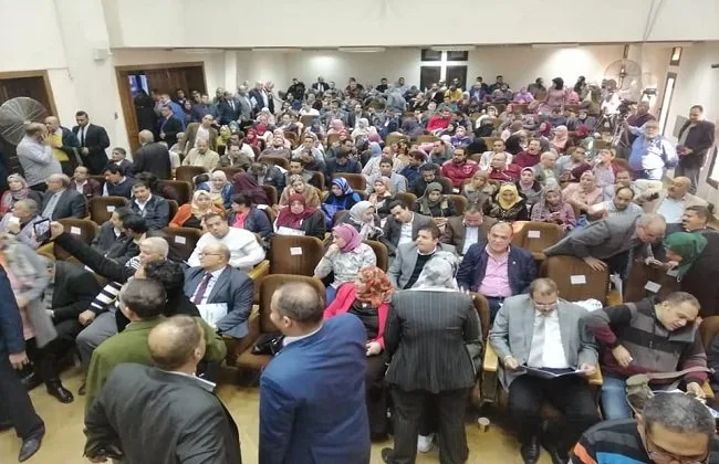 البشريون والبيطريون يحتجون.. أزمات وصراعات تهيمن على أجواء الاجتماع العام للمهن الطبية قبل انطلاقه البشريون والبيطريون يحتجون.. أزمات وصراعات تهيمن على أجواء الاجتماع العام للمهن الطبية قبل انطلاقه