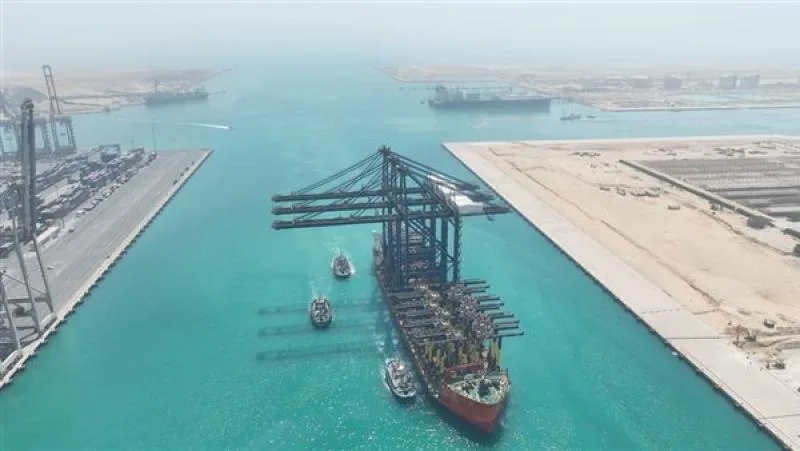 رصيف محطة هاتشيسون في السخنة يستقبل سفينة الرافعات ZHEN HUA 36 رصيف محطة هاتشيسون في السخنة يستقبل سفينة الرافعات ZHEN HUA 36