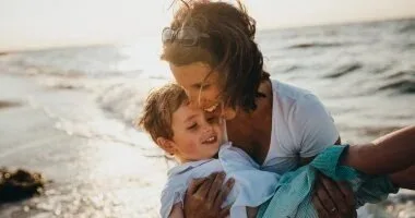 مع تزايد درجات الحرارة… كيف تضمن صحة طفلك؟