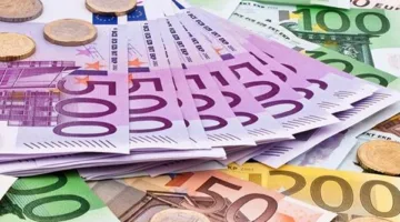 اليورو يتراجع وسط انتقادات أوروبية لاتفاق التجارة مع الولايات المتحدة