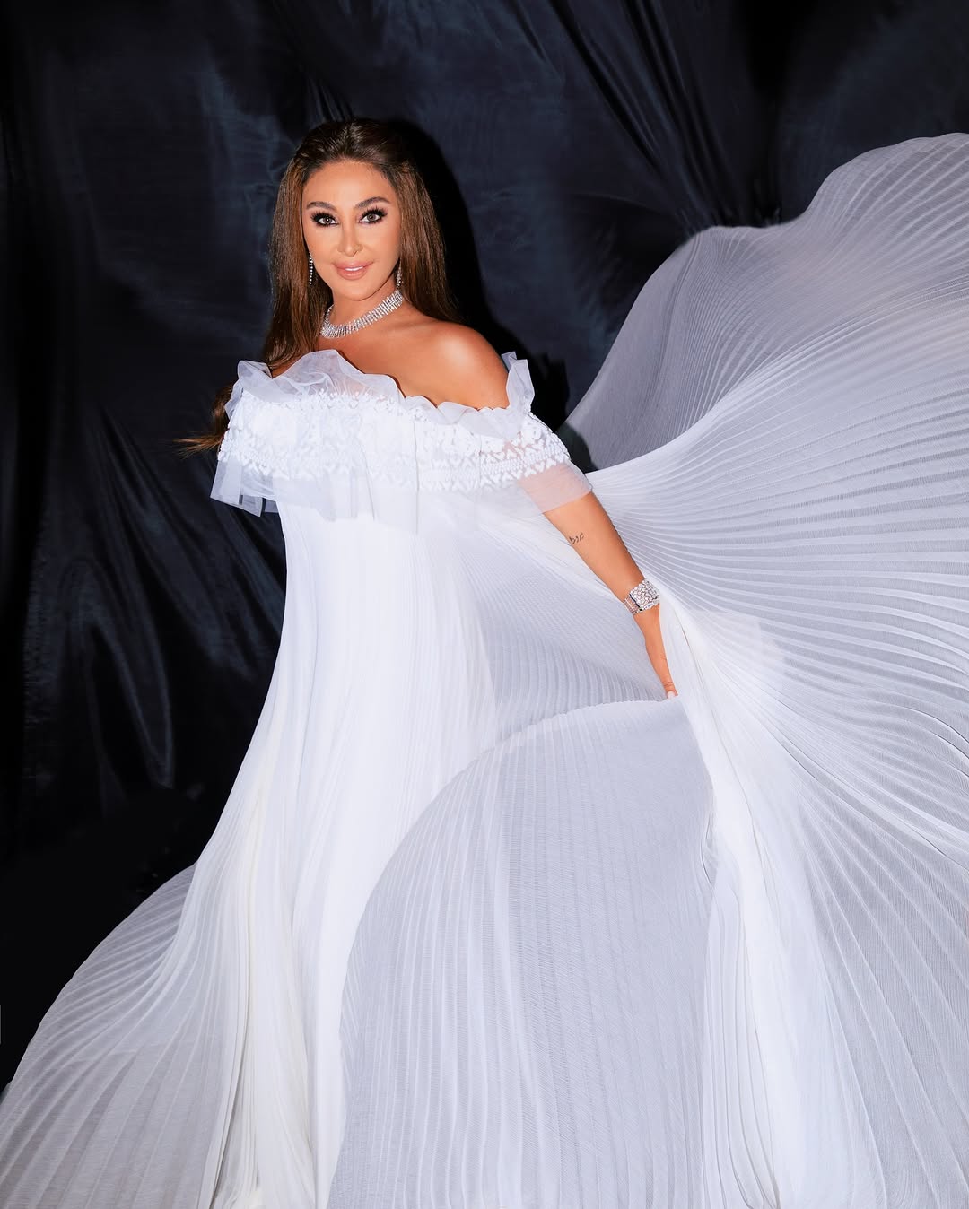 اليسا بفستان ابيض في مهرجانات اعياد بيروت (إنستغرام)