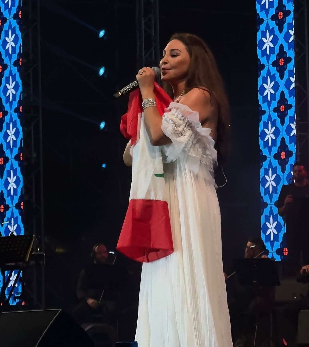 اليسا على مسرح اعياد بيروت تحمل العالم اللبناني (إنستغرام)