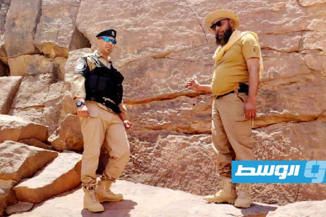 عناصر الشرطة السياحية في موقع أثري مكتشف في جبل الحساونة، 29 يوليو 2025. (جهاز الشرطة السياحية)