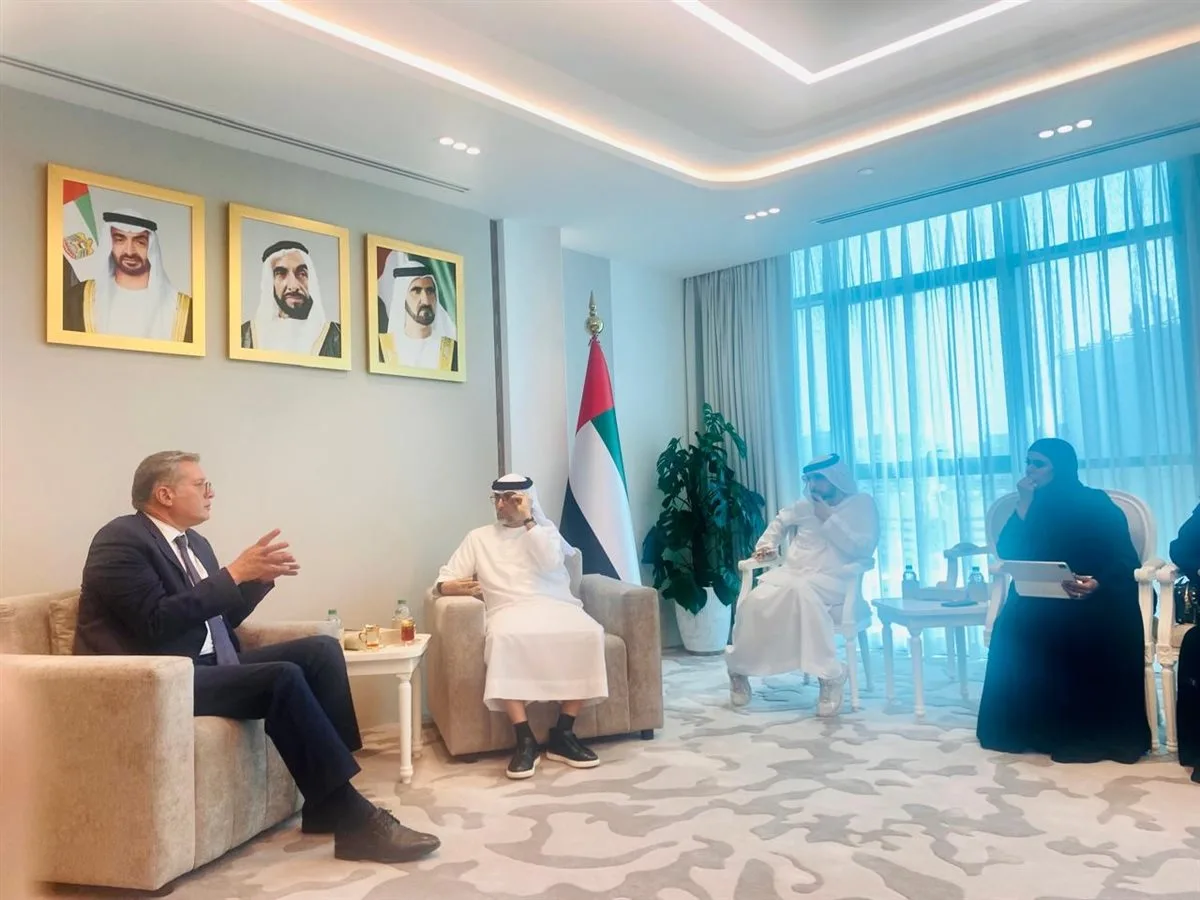 وزير البترول يناقش مع نظيره الإماراتي أوجه التعاون المشترك وزير البترول يناقش مع نظيره الإماراتي أوجه التعاون المشترك
