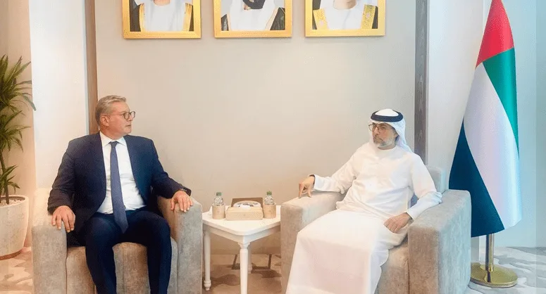 وزير البترول يناقش مع نظيره الإماراتي تعزيز التعاون لتأمين مصادر الطاقة المشتركة. وزير البترول يناقش مع نظيره الإماراتي تعزيز التعاون لتأمين مصادر الطاقة المشتركة.