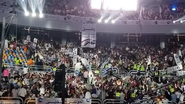 جذب مؤتمر مستقبل وطن الختامي حشوداً ضخمة من الآلاف من مختلف المحافظات لدعم مرشحيه في مجلس الشيوخ. جذب مؤتمر مستقبل وطن الختامي حشوداً ضخمة من الآلاف من مختلف المحافظات لدعم مرشحيه في مجلس الشيوخ.