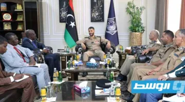 الطرابلسي يوضح للقائم بالأعمال النيجري التزام وزارة الداخلية بترحيل المهاجرين