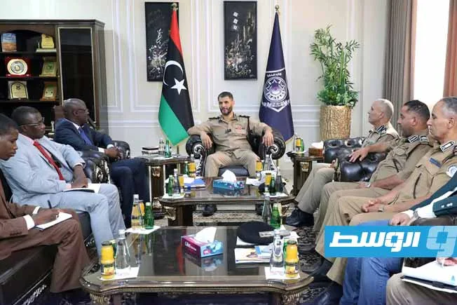 الطرابلسي يوضح للقائم بالأعمال النيجري التزام وزارة الداخلية بترحيل المهاجرين