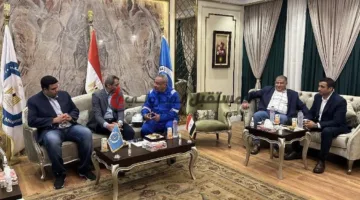 محافظ السويس والمسؤولون التنفيذيون يزورون شركة النصر للبترول