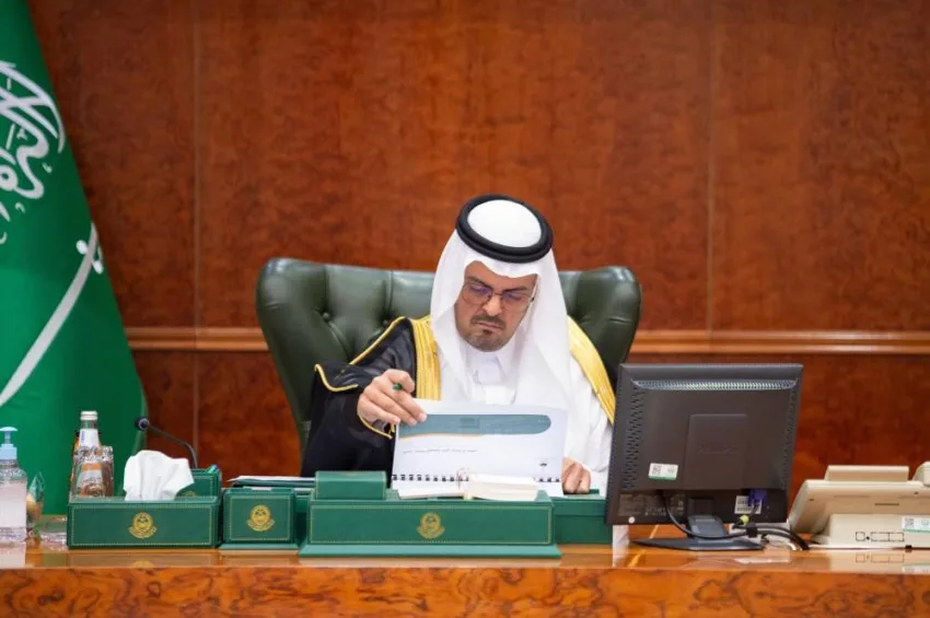 سعود بن مشعل يقود اجتماع “لجنة الحج” ويتناول خدمات المعتمرين