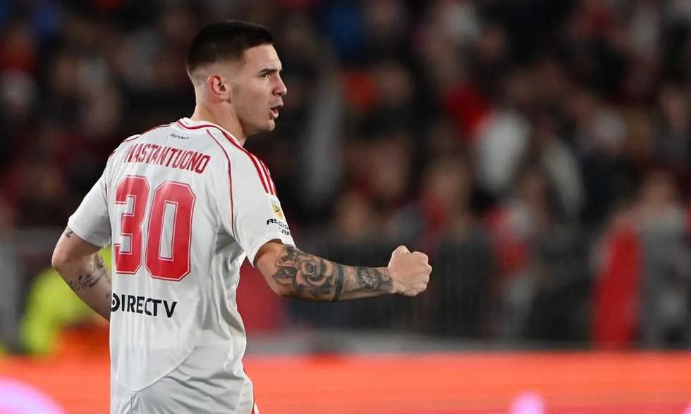 تقرير أرجنتيني يكشف تاريخ سفر ماستانتونو إلى إسبانيا استعدادًا للانتقال إلى ريال مدريد تقرير أرجنتيني يكشف تاريخ سفر ماستانتونو إلى إسبانيا استعدادًا للانتقال إلى ريال مدريد