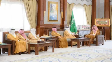 أمير المدينة يناقش مع وزير الصحة مدى كفاءة القطاع الصحي في المنطقة