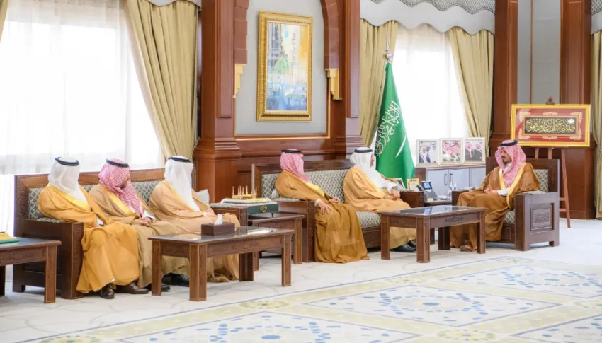 أمير المدينة يناقش مع وزير الصحة مدى كفاءة القطاع الصحي في المنطقة أمير المدينة يناقش مع وزير الصحة مدى كفاءة القطاع الصحي في المنطقة