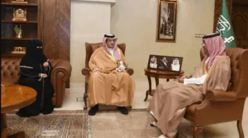 الأمير سعود بن جلوي يستعرض المشاريع التي تقدمها أمانة جدة وإدارة التعليم في المحافظة
