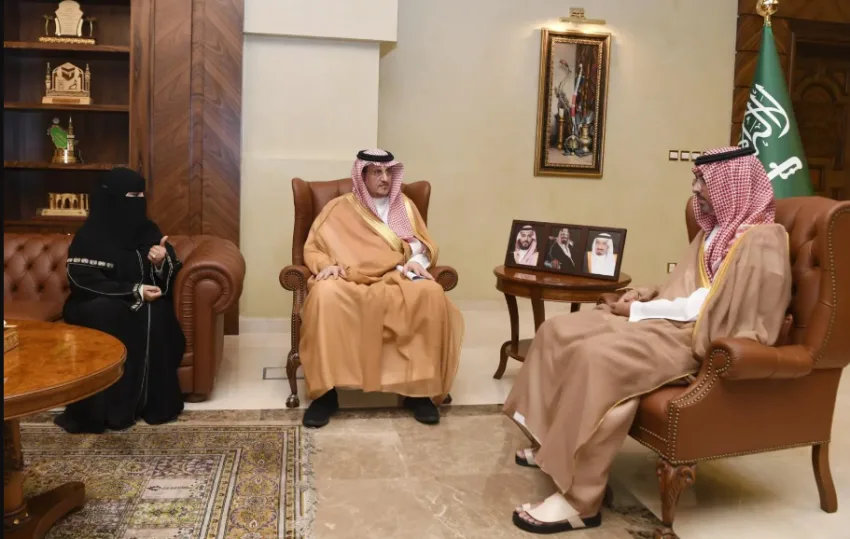 الأمير سعود بن جلوي يستعرض المشاريع التي تقدمها أمانة جدة وإدارة التعليم في المحافظة